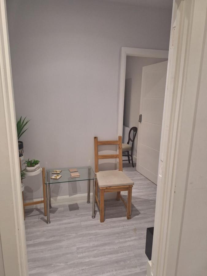 Deluxe Single Room Only For One Adult Northolt  Экстерьер фото